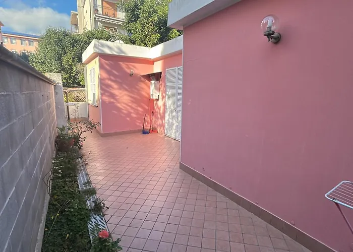 La Casetta Rosa בית נופש דיאנו מרינה