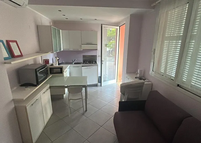 度假居 La Casetta Rosa 迪亚诺马里纳