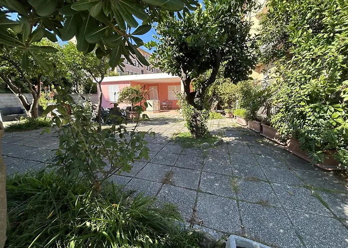 度假居 La Casetta Rosa 迪亚诺马里纳